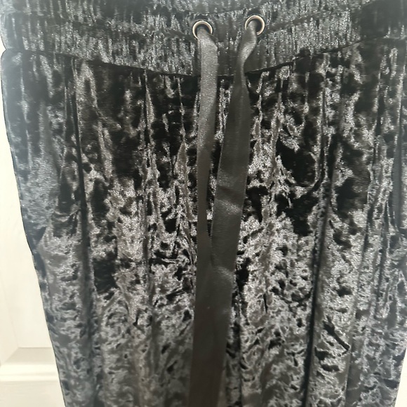 Project RUNWAY Black Velvet Pants women’s size medium - Picture 3 of 4